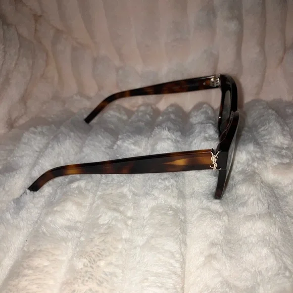 YSL Sunglasses - Picture 9 of 17